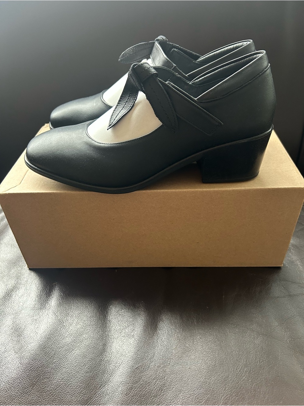 NEW Naot Nobility Women’s Jet Black Leather Mary Jane Block Heel Shoes size 41